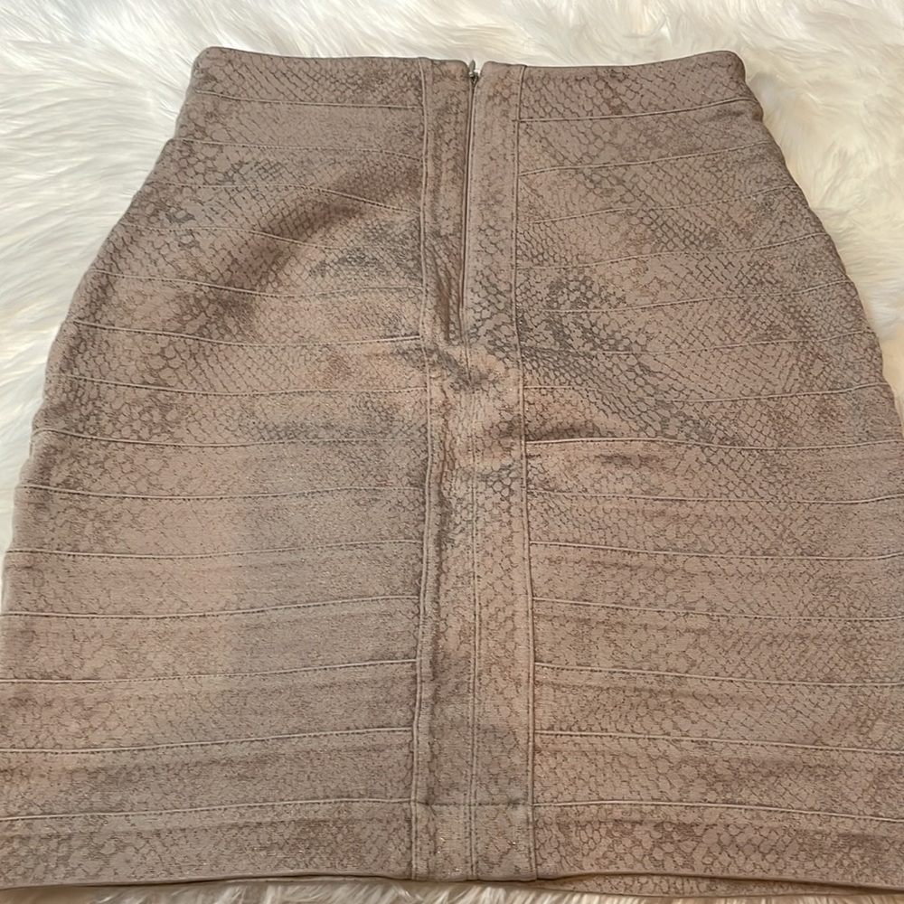 2 Express mini skirts - Picture 2 of 5
